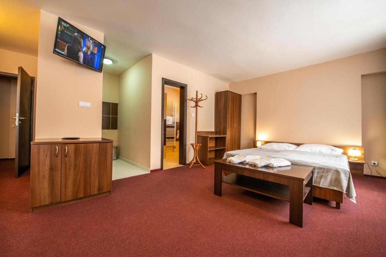 Grand Hotel Rooms Spisske Tomasovce Exterior photo