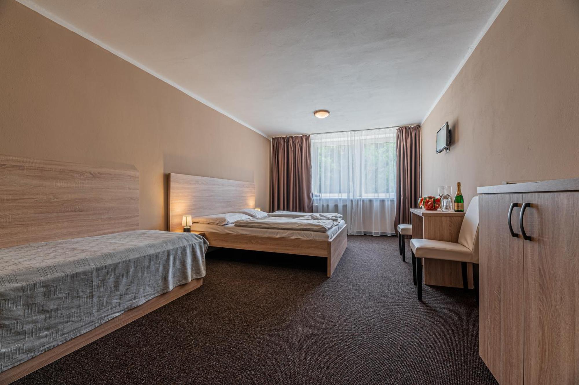 Grand Hotel Rooms Spisske Tomasovce Exterior photo